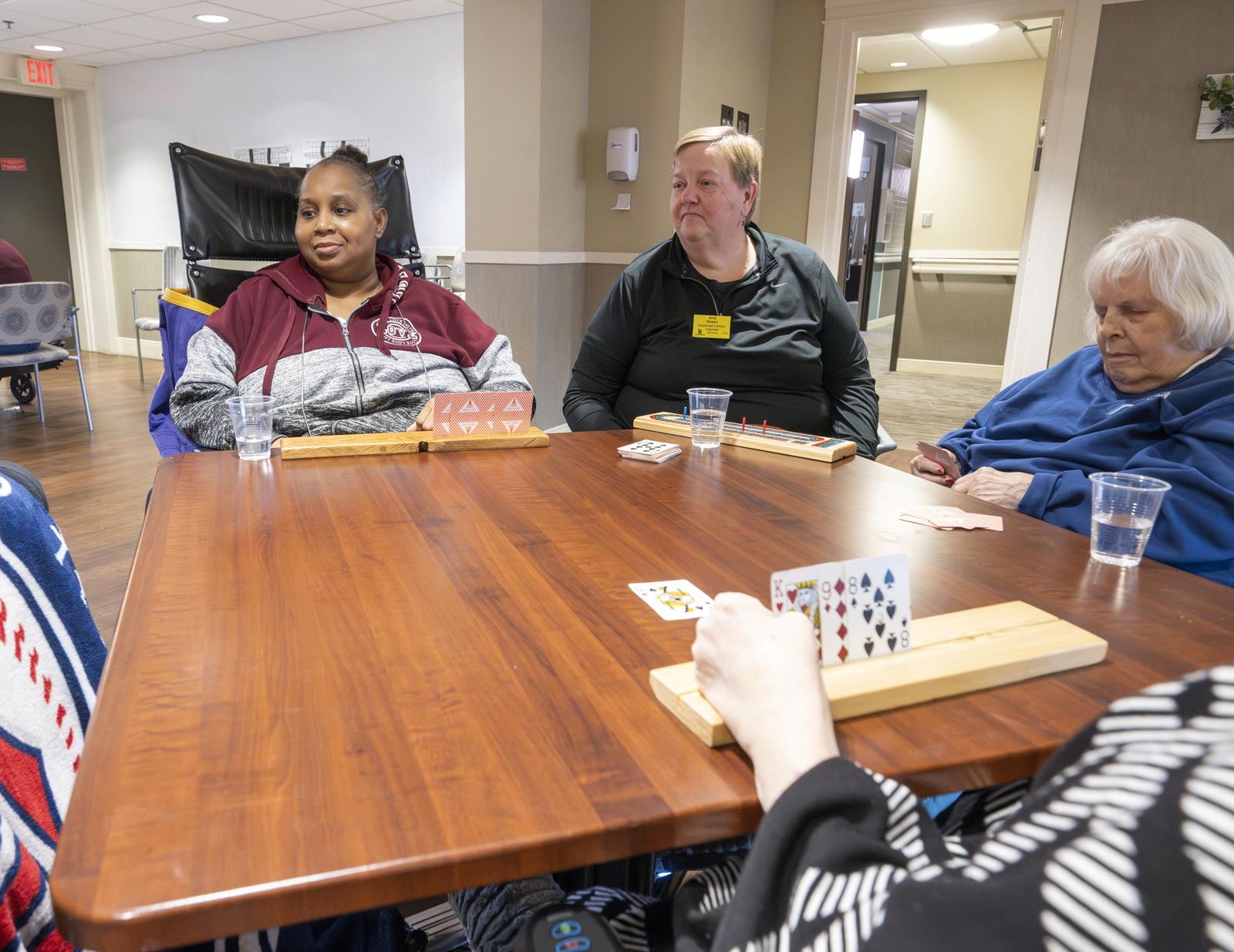 Lyngblomsten Care Center Residents Play Cribbage with Volunteers