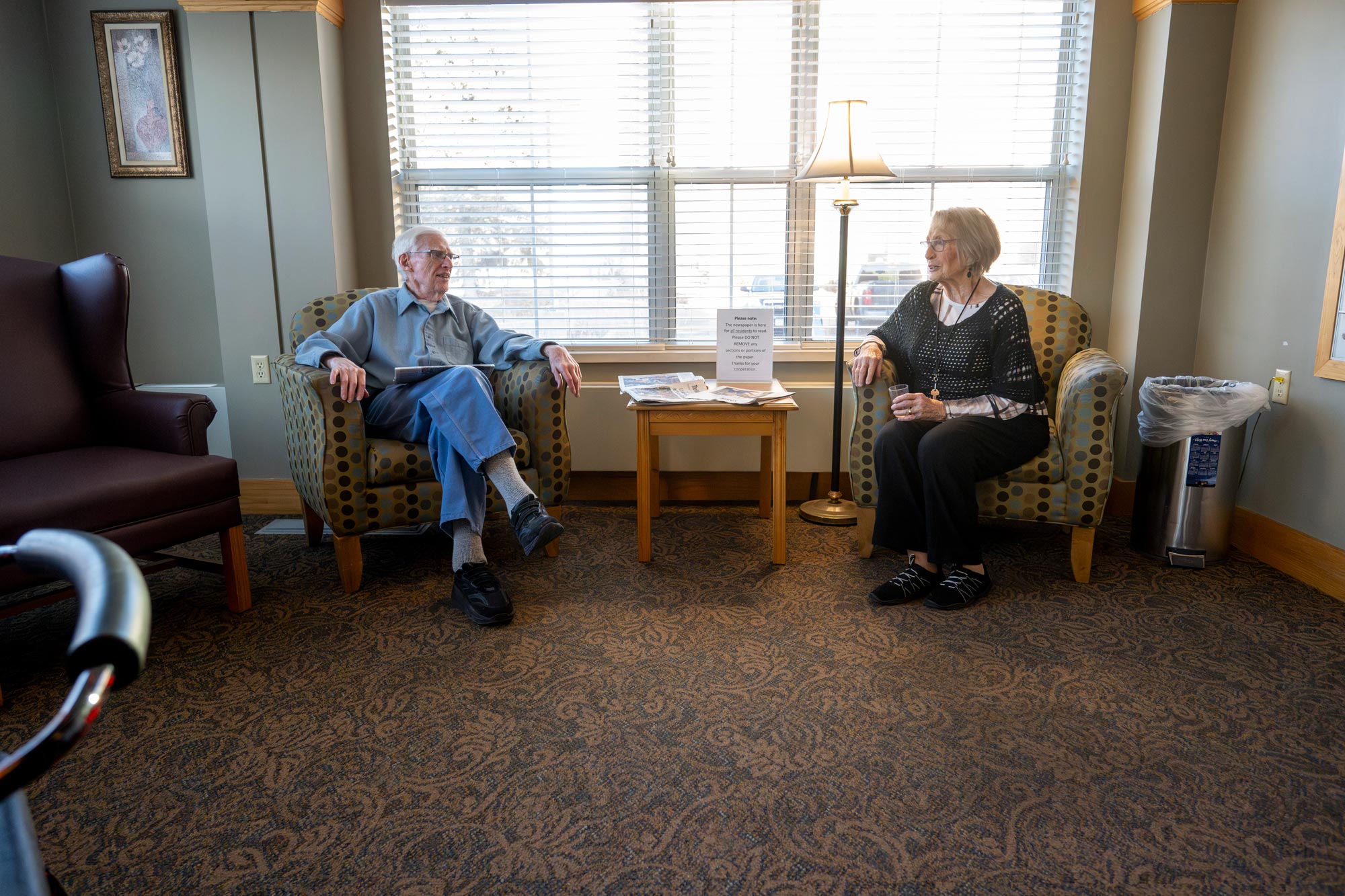 Resident Chat in the Lobby of The Heritage at Lyngblomsten