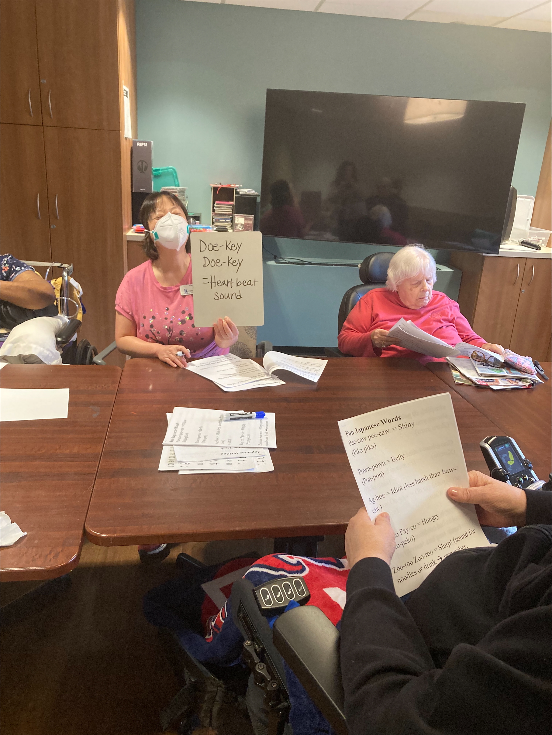 Residents Learn About the Japanese Language at Language Club