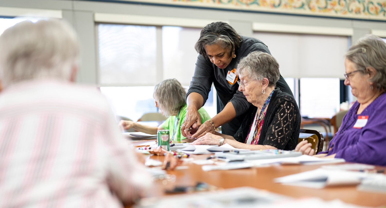 Lyngblomsten Apartment residents attend a jewelry class